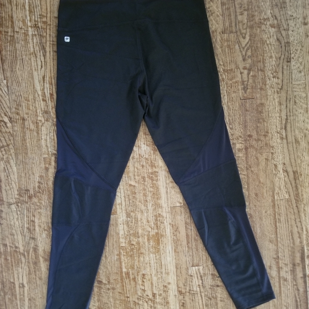 Fabletics Crops - Picture 2 of 4